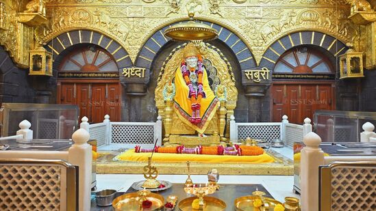 ఐఆర్ సీటీసీ టూరిజం వెబ్ సైట్ లోకి వెళ్తే “SAI SANNIDHI EX VIJAYAWADA” పేరుతో ఈ ప్యాకేజీ డిస్ ప్లే అవుతుంది. ఇది మొత్తం  4 రోజుల టూర్ ప్యాకేజీ.  ట్రైన్ జర్నీ  ద్వారా ఈ ప్యాకేజీని ఆపరేట్ చేస్తున్నారు.