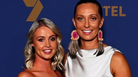  గార్డ్‌న‌ర్‌, మోనికా పెళ్లికి ఆస్ట్రేలియా వుమెన్ క్రికెటర్లు అటెండ్ అయ్యారు. అలీసా హీలీ, ఎలీస్ పెర్రీ, కిమ్ గార్థ్ తదితర స్టార్ క్రికెటర్లు ఈ పెళ్లిలో సందడి చేశారు. 