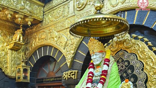 విజయవాడ - షిర్డీ టూర్ ప్యాకేజీ ధరలు : కంఫర్ట్ క్లాస్ (3ఏసీ)లో సింగిల్ ఆక్యుపెన్సీకి రూ. 16,150గా నిర్ణయించారు.  డబుల్ ఆక్యుపెన్సీకి రూ.10,100, ట్రిపుల్ ఆక్యుపెన్సీకి రూ. 8520 చెల్లించాలి. 5 నుంచి 11 ఏళ్ల చిన్నారులకు వేర్వురు ధరలు ఉన్నాయి.  స్టాండర్డ్ క్లాస్ లో ట్రిపుల్ షేరింగ్ కు 6180గా ధర ఉంది. సింగిల్ షేరింగ్ కు రూ. 7760, డబుల్ షేరింగ్ కు రూ. 7760గా ఉంది.  