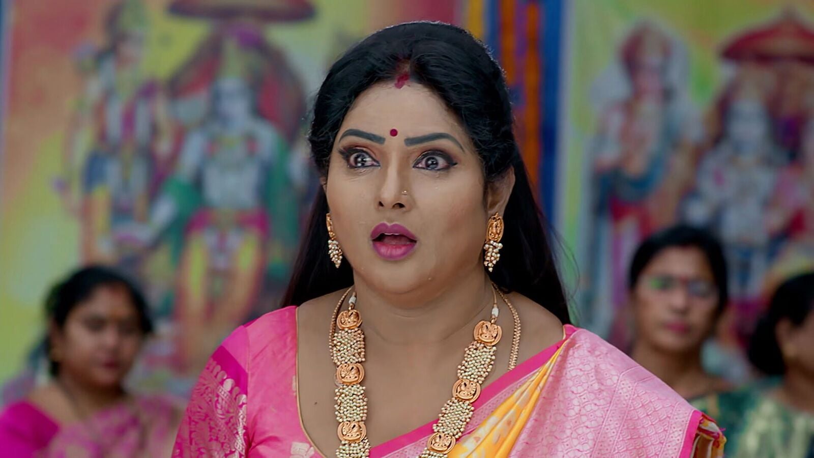 Brahmamudi April 8th Episode: అప‌ర్ణ‌ను గుర్తుప‌ట్ట‌ని రాజ్ - రుద్రాణి ఫ్యూజులు ఔట్ - సీక్రెట్ చెప్పేసిన‌ కావ్య‌