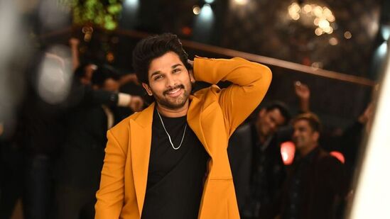 అట్లీ లాస్ట్ మూవీ జ‌వాన్ సినిమా కోసం షారుఖ్‌ఖాన్ 130 కోట్ల వ‌ర‌కు రెమ్యున‌రేష‌న్ అందుకున్న‌ట్లు స‌మాచారం. షారుఖ్ కంటే 45 కోట్లు ఎక్కువే అల్లు అర్జున్ రెమ్యున‌రేష‌న్ అందుకోనున్న‌ట్లు స‌మాచారం