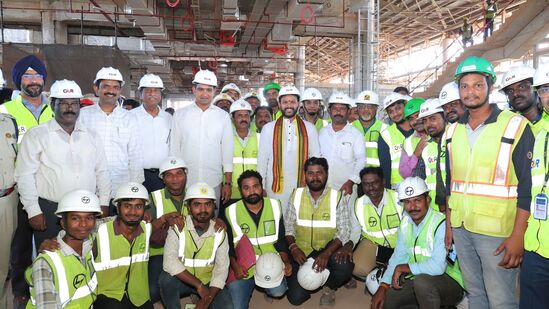 దేశంలో భోగాపురం ఎయిర్‌పోర్టు ఒక్కటే అత్యాధునికమైనదని, ఈ విమానాశ్రయంతో దేశ రూపురేఖలు మారనున్నట్లు కేంద్ర మంత్రి రామ్మోహన్ నాయుడు తెలిపారు.  భవిష్యత్‌ అవసరాలను దృష్టిలో ఉంచుకొని ఈ ఎయిర్ పోర్టు నిర్మిస్తున్నట్లు చెప్పారు. 
