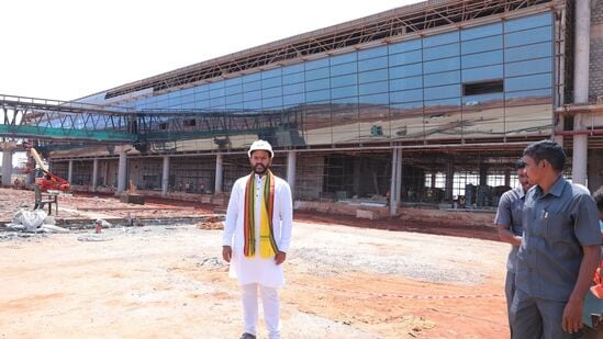 భోగాపురం ఎయిర్ పోర్టు పనులు 71 శాతం పూర్తయ్యాయని కేంద్ర పౌర విమానయాన శాఖ మంత్రి రామ్మోహన్ నాయుడు తెలిపారు. మంగళవారం ఆయన భోగాపురం విమానాశ్రయాన్ని సందర్శించారు. పనుల పురోగతిపై జీఎంఆర్ ప్రతినిధులతో సమీక్షించారు.  