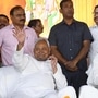 శ్రీరామనవమి పండుగ సందర్భంగా పాట్నాలోని డాక్ బంగ్లా క్రాసింగ్‌లో రామ నవమి శోభాయాత్ర పవిత్ర ఊరేగింపులో బీహార్ ముఖ్యమంత్రి నితీష్ కుమార్, ఉప ముఖ్యమంత్రి సామ్రాట్ చౌదరి