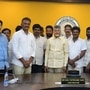 ఏపీ అక్వా రైతులో సీఎం చంద్రబాబు ఏపీ అక్వా రైతులో సీఎం చంద్రబాబు