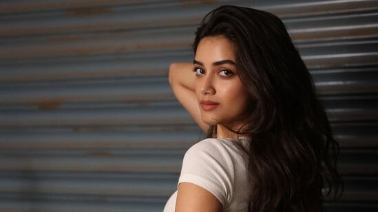 హిందీలో చందూ ఛాంపియ‌న్‌, యారియాన్ 2 సినిమాలు చేసింది భాగ్య‌శ్రీ బోర్సే. 