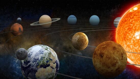 Mercury Transit: చైత్ర నవరాత్రుల మహా అష్టమి తర్వాత ఒక రోజు బుధుడు నేరుగా మీన రాశిలోకి ప్రవేశిస్తాడు. మే 7 వరకు బుధుడు ఈ రాశిలో ఉంటాడు. బుధుడి మార్గ కదలిక నుండి ఏ రాశి వారు ప్రత్యేకంగా ప్రయోజనం పొందుతారో తెలుసుకుందాం.