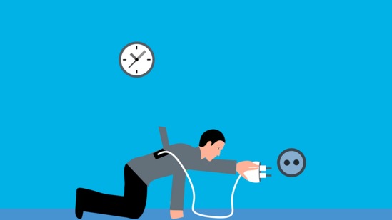 తిన్న తర్వాత ఓపిక ఉండటం లేదా? బాగా పడుకోవాలని అనిపిస్తోందా? అయితే మీ శరీరానికి కావాల్సిన దాని కన్నా మీరు ఎక్కువ తింటున్నట్టు అర్థం. దీన్ని ఫుడ్​ కోమా అని కూడా అంటారు.