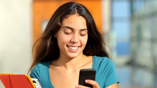 Free Netflix: జియో రూ.1299 ప్రీపెయిడ్ ప్లాన్ Free Netflix: జియో రూ.1299 ప్రీపెయిడ్ ప్లాన్