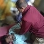 సీపీఆర్ చేస్తున్న కానిస్టేబుల్