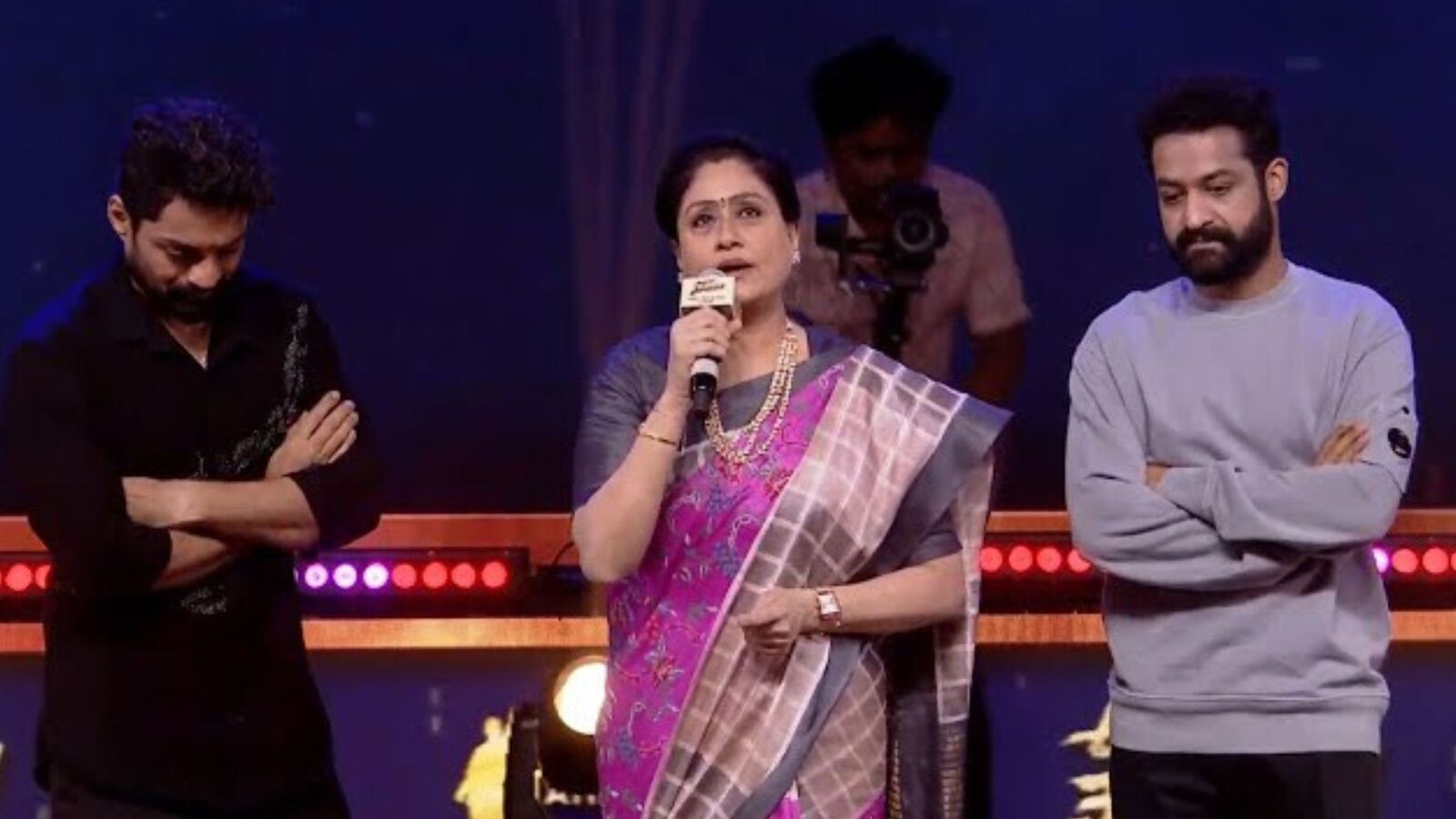 Vijayashanthi: సరిలేరు నీకెవ్వరు చేశాను, కానీ.. మహేశ్ బాబు మూవీపై విజయశాంతి కామెంట్స్.. రాంగ్ ట్రాక్‌లోకి వెళ్తుంటాడంటూ!