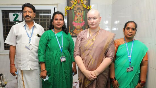 అన్నా కొణిదల సోమవారం వేకువజామున శ్రీ వేంకటేశ్వర స్వామి వారి దర్శనానికి వెళ్తారు. సుప్రభాత సమయంలో స్వామి వారిని దర్శించుకుంటారు. టీటీడీ అధికారులకు నిత్యాన్నదానానికి విరాళం అందిస్తారు. తరిగొండ వెంగమాంబ అన్న ప్రసాద కేంద్రంలో అన్న ప్రసాదం స్వీకరిస్తారు.