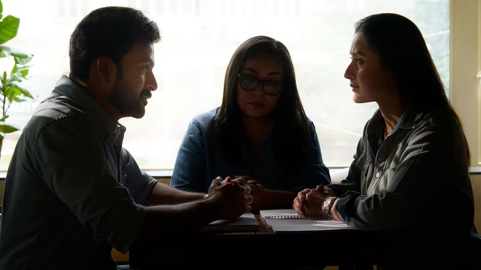 Prithviraj Sukumaran: మహేశ్ - రాజమౌళి సినిమా చేస్తూనే మరో మూవీకి ఓకే చెప్పిన మలయాళ యాక్టర్.. కరీనా కపూర్‌తో..