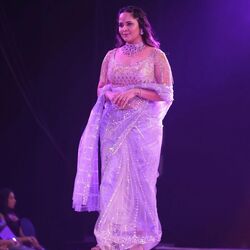 <p>Anasuya Glamorous Photos: అనసూయ గ్లామరస్ ఫొటోలు ఇప్పుడు వైరల్ అవుతున్నాయి. ఓ చారిటీ కోసం ఆమె తొలిసారి ర్యాంప్ వాక్ చేసింది.</p>