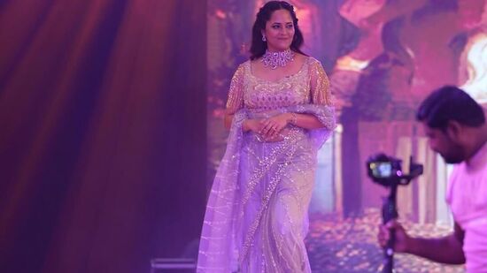 Anasuya Glamorous Photos: అనసూయ ర్యాంప్ వాక్