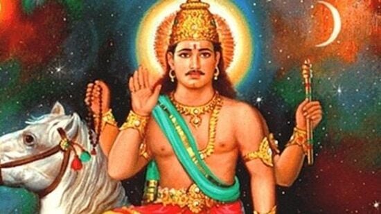 శుక్రుడు సంపద, సంపద, విలాసం, సౌకర్యాల గ్రహం. వ్యక్తికి భౌతిక ఆనందాన్ని అందించడంలో ఇవి ముఖ్యమైన పాత్ర పోషిస్తాయి. ఇతర గ్రహాల మాదిరిగానే శుక్రుడు కూడా ఎప్పటికప్పుడు తన రాశిని మార్చుకుంటాడు. ఆయన సంచారం అన్ని రాశులను ప్రభావితం చేస్తుంది.