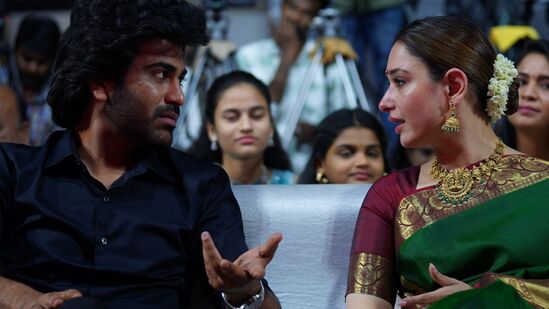 Tamanna in Saree: ఈ సినిమాలో తమన్నా.. శివ శక్తి అనే పాత్రలో నటించింది.