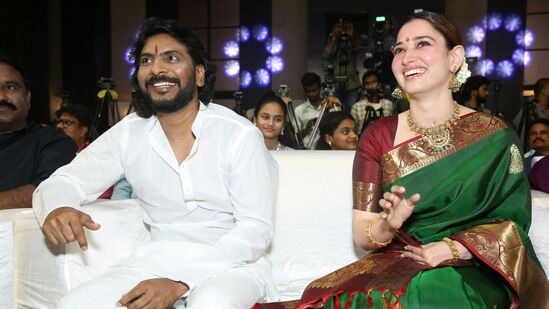 Tamanna in Saree: సంపత్ నంది కథ అందించిన ఓదెల 2 మూవీలో తమన్నా లీడ్ రోల్ పోషించిన విషయం తెలిసిందే.