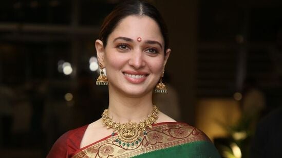 Tamanna in Saree: సినిమాలోనే కాదు.. ఈ మూవీ ప్రీరిలీజ్ ఈవెంట్ కోసం కూడా ఆమె చీరకట్టులో వచ్చి అలరించింది.