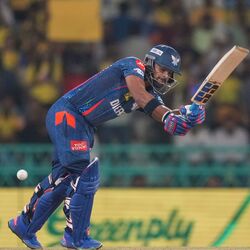 <p>లక్నో సూపర్ జెయింట్స్ డేంజరస్ ప్లేయర్ నికోలస్ పూరన్ ప్రస్తుతం ఆరెంజ్ క్యాప్ తో సాగుతున్నాడు. ఈ వెస్టిండీస్ ఆటగాడు 7 ఇన్నింగ్స్ ల్లో 357 పరుగులు చేశాడు. 4 హాఫ్ సెంచరీలు బాదాడు. అతని స్ట్రైక్ రేట్ 208కి పైగా ఉండటం విశేషం. </p>