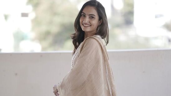 వైష్ణ‌వి గౌడ, అంకోల్ మిశ్రా ఎంగేజ్‌మెంట్ వేడుక‌ల‌కు ప‌లువురు క‌న్న‌డ టివీ సినీ న‌టులు హాజ‌ర‌య్యారు. 
