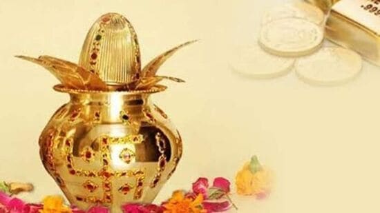 అక్షయ తృతీయ నాడు చేసే పనుల ఫలితాలు శాశ్వతమని జ్యోతిష్యులు చెబుతున్నారు. అటువంటి పరిస్థితిలో, ఏదైనా శుభకార్యాన్ని చాలా కాలంగా వాయిదా వేసిన వారు ఈ రోజును సద్వినియోగం చేసుకోవచ్చు. ధార్మిక కోణంలో కూడా ఈ తిథిని ఎంతో పుణ్యప్రదంగా భావిస్తారు. 