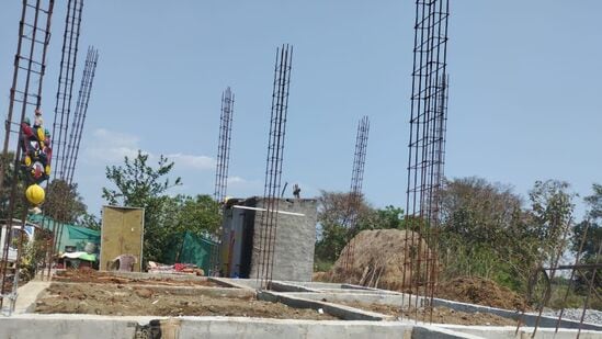 పాత ఇంటిని మరమ్మత్తు చేయటం కానీ… పాత ఇంటిని ఆనుకొని కానీ, ఇప్పటికే ఉన్న ఇంటికి అదనపు గదులు నిర్మించటం వంటివి చేస్తే ఇందిరమ్మ ఇళ్ల  స్కీమ్ వర్తించదని అధికారులు స్పష్టం చేస్తున్నారు. కొత్తగా నిర్మించే వాటికి మాత్రమే డబ్బులు జమ చేస్తామని క్లారిటీ ఇస్తున్నారు.