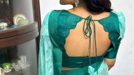 ఈ స్టైలిష్ పాటర్న్ మీకు రాయల్ లుక్ అందిస్తుంది. మీ చీరకు ప్రత్యేకమైనదిగా నిలుస్తుంది.