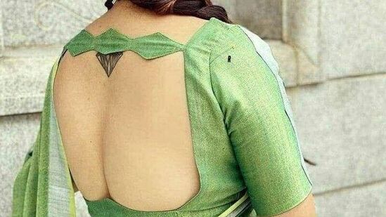 బ్యాక్ కనిపించే ఈ డిజైన్ లో పైన ఉండే డైమండ్స్ స్పెషల్ లుక్ ఇవ్వడం పక్కా..