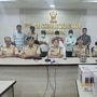 వరంగల్లో గంజాయి రవాణా చేస్తూ పట్టుబడిన యువకులు వరంగల్లో గంజాయి రవాణా చేస్తూ పట్టుబడిన యువకులు