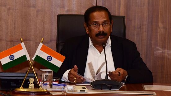 అమరావతిలో శంకుస్థాపన కార్యక్రమానికి  ప్రధాని రానుండటంతో సీఎస్‌ సమీక్ష నిర్వహించారు. 