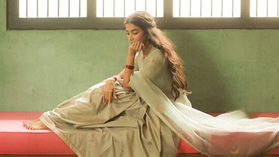 ఈ ఏడాది బాలీవుడ్ రిలీజైన బాలీవుడ్ మూవీ దేవాలో జ‌ర్న‌లిస్ట్ పాత్ర‌లో క‌నిపించింది పూజాహెగ్డే. 