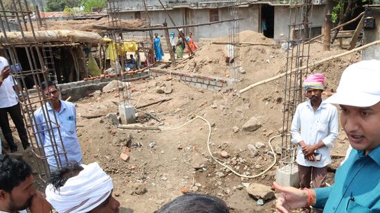 అర్హుల జాబితాను జిల్లా కలెక్టర్ ఆధ్వర్యంలో మరోసారి చెక్ చేస్తారు. అంతా ఓకే అనుకున్న తర్వాత… ప్రోసిడింగ్స్ కాపీని అందజేస్తారు. ఈ ప్రక్రియ మే మొదటి వారంలోపు పూర్తి చేయాలని ప్రభుత్వం భావిస్తోంది. ఇందుకు అనుగుణంగానే… ప్రత్యేక కార్యాచరణను రూపొందించి అమలు చేస్తున్నారు. 