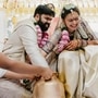 <p>15 ఏళ్లుగా తన బాయ్‌ఫ్రెండ్ గా ఉన్న వేగేశ్న కార్తీక్ తో కలిసి ఆమె ఏడడుగు వేసింది. ఈ ఫొటోలను ఆమె తన ఇన్‌స్టాలో షేర్ చేసింది.</p>