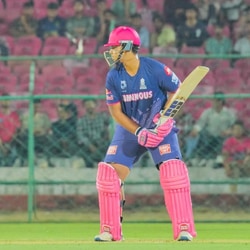 <p>14 ఏళ్ల వైభవ్ సూర్యవంశీ హిస్టరీ క్రియేట్ చేశాడు. ఐపీఎల్ అరంగేట్రం చేసిన అతి పిన్న వయస్సు ప్లేయర్ గా నిలిచాడు. ఆదివారం (ఏప్రిల్ 19) లక్నో సూపర్ జెయింట్స్ తో మ్యాచ్ లో రాజస్థాన్ రాయల్స్ తరపున ఈ ఆటగాడు డెబ్యూ క్యాప్ అందుకున్నాడు. </p>