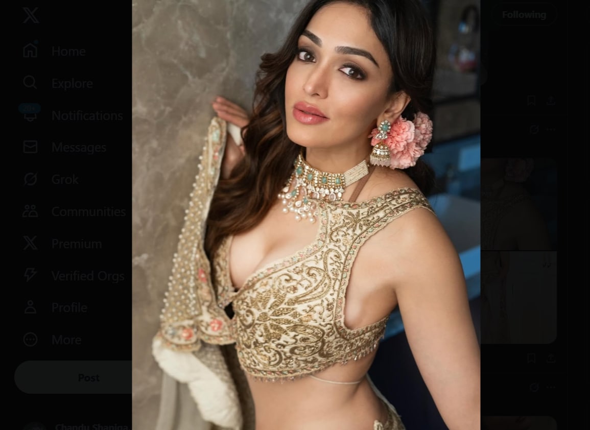 దివంగత లెజెండరీ బాలీవుడ్ ప్రొడ్యూసర్ గుల్షన్ కుమార్ తనయ ఖుషాలీ కుమార్ హాట్ ఫొటోలతో కుర్రాళ్లకు పిచ్చెక్కిస్తోంది. అందాల అరాచకంతో సోషల్ మీడియాలో వైరల్ గా మారింది. తాజాగా ఆమె ఇన్‌స్టాగ్రామ్‌లో పోస్టు చేసిన ఫొటోలు ఫ్యాన్స్ మతులు పోగొడుతున్నాయి.