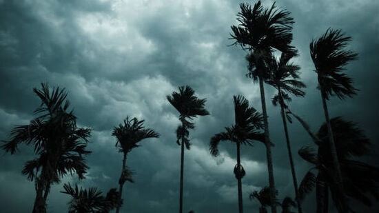 రాష్ట్రంలోని సిద్దిపేట, వికారాబాద్, మహబూబ్ నగర్ వంటి ప్రాంతాల్లో బలమైన ఈదురు గాలులతో వర్షం కురిసింది. నారాయణపేటలో భారీ వర్షం కురిసింది. ఈ ప్రాంతంలో మళ్లీ వర్షం కురిసే అవకాశం ఉంది. 