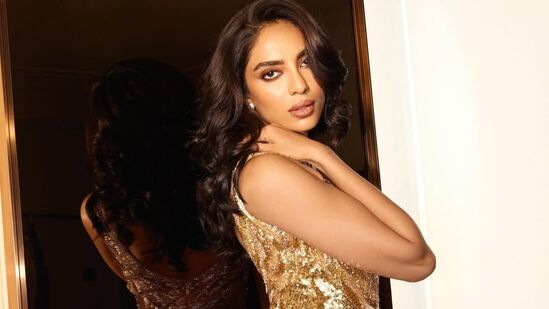 nexxus new york అనే హెయిర్ సెలూన్ బ్రాండ్ ఇండియాకు వచ్చిన సందర్భంగా ఆమె ఈ ఫొటోలను పోస్ట్ చేసింది.