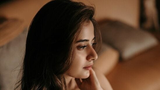 ప్ర‌స్తుతం తెలుగులో చిరంజీవి విశ్వంభ‌ర‌లో ఓ కీల‌క పాత్ర పోషిస్తుంది. త్రిష హీరోయిన్‌గా న‌టిస్తోన్న ఈ మూవీలో మీనాక్షి చౌద‌రి మ‌రో ఇంపార్టెంట్ రోల్ చేస్తోంది. 