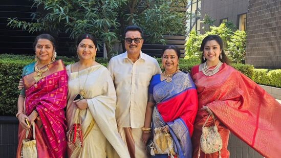 స్వీట్లు తినడం వల్ల బరువు పెరిగి ఇబ్బందులు పడేదాన్నని, తర్వాత తన శరీరం గురించి అర్థం చేసుకోవడం మొదలుపెట్టినట్లు ఖుష్బూ తెలిపింది.