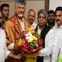 ఏపీ సీఎం చంద్రబాబుతో ఎమ్మార్పీఎస్ అధ్యక్షుడు మందకృష్ణ మాదిగ (ఫైల్) ఏపీ సీఎం చంద్రబాబుతో ఎమ్మార్పీఎస్ అధ్యక్షుడు మందకృష్ణ మాదిగ (ఫైల్)