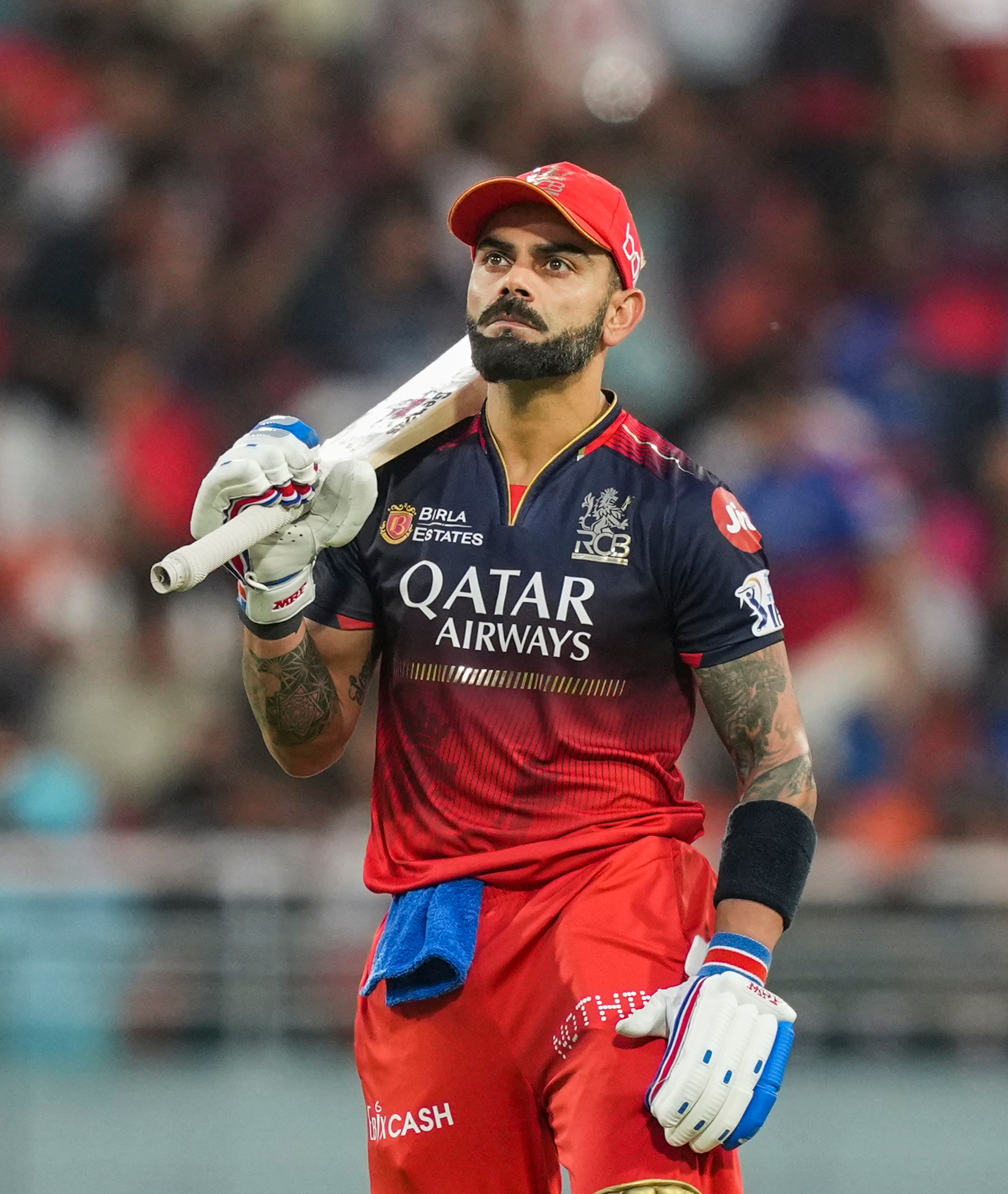 ఐపీఎల్ లో బ్యాటర్ల కు సంబంధించిన రికార్డు ఏదైనా అందులో కచ్చితంగా కింగ్ కోహ్లి పేరు ఉండాల్సిందే. ఈ లీగ్ ఫాస్టెస్ట్ 5000 రన్స్ లిస్ట్ లో విరాట్ మూడో ప్లేస్ లో ఉన్నాడు. 157 ఇన్నింగ్స్ ల్లో అతను ఈ పరుగులు చేశాడు. 