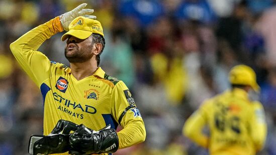 ఐదుసార్లు ఛాంపియన్ అయిన చెన్నై సూపర్ కింగ్స్ చివరి స్థానంలో ఉంది. ఆ టీమ్ కూడా 8 మ్యాచ్ లలో 2 గెలిచి, ఆరు ఓడింది. 4 పాయింట్లు, -1.392 నెట్ రన్ రేట్ తో ఉంది. 