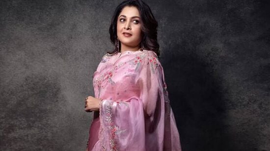 త‌మిళంలో ఆరు  సీరియ‌ల్స్ చేసిన ర‌మ్య‌కృష్ణ తెలుగులో మాత్రం ఒకే ఒక సీరియ‌ల్‌లో న‌టించింది.