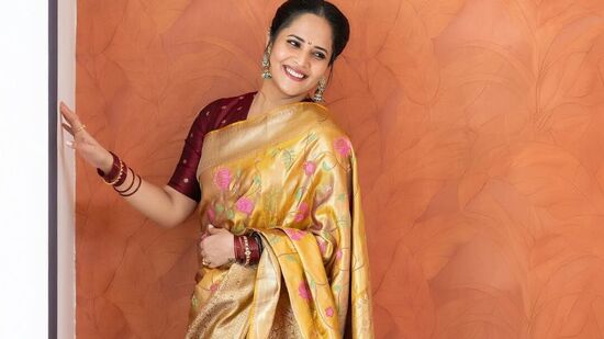 అనసూయ తరచూ తన గ్లామరస్ ఫొటోలతో తన ఫాలోవర్లను మెస్మరైజ్ చేస్తూ ఉంటుంది.