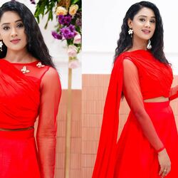<p>రాధా సీరియ‌ల్ క్లైమాక్స్ ఎపిసోడ్ తాలూకు షూటింగ్ పూర్త‌యింది. లాస్ట్ డే షూట్ రోజు న‌టీన‌టులు, టెక్నీషియ‌న్ల‌తో దిగిన ఫొటోల‌ను సోష‌ల్ మీడియాలో పోస్ట్ చేసింది కీర్తి భ‌ట్‌. </p>