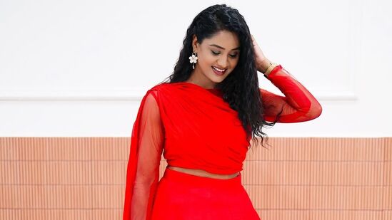 రాధా సీరియ‌ల్ జ‌ర్నీ ఎన్నో మ‌ధుర‌మైన జ్ఞాప‌కాల‌ను మిగిల్చింద‌ని, త‌న కెరీర్‌లో ప‌ని చేసిన బెస్ట్ టీమ్‌ల‌లో ఇది ఒక‌టి పోస్ట్ పెట్టింది. 