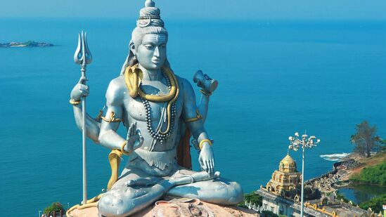 సమ్మర్ కావటంతో చాలా మంది అధ్యాత్మిక ప్రాంతాలను చూసేందుకు ఆసక్తి చూపుతారు. ఈ నేపథ్యంలోనే IRCTC టూరిజం ప్రత్యేక ప్యాకేజీని ప్రకటించింది. ఇందులో భాగంగా కర్ణాటక తీర ప్రాంతంలోని పలు అధ్యాత్మిక, టూరిస్ట్ ప్రాంతాలను చూపించనుంది.