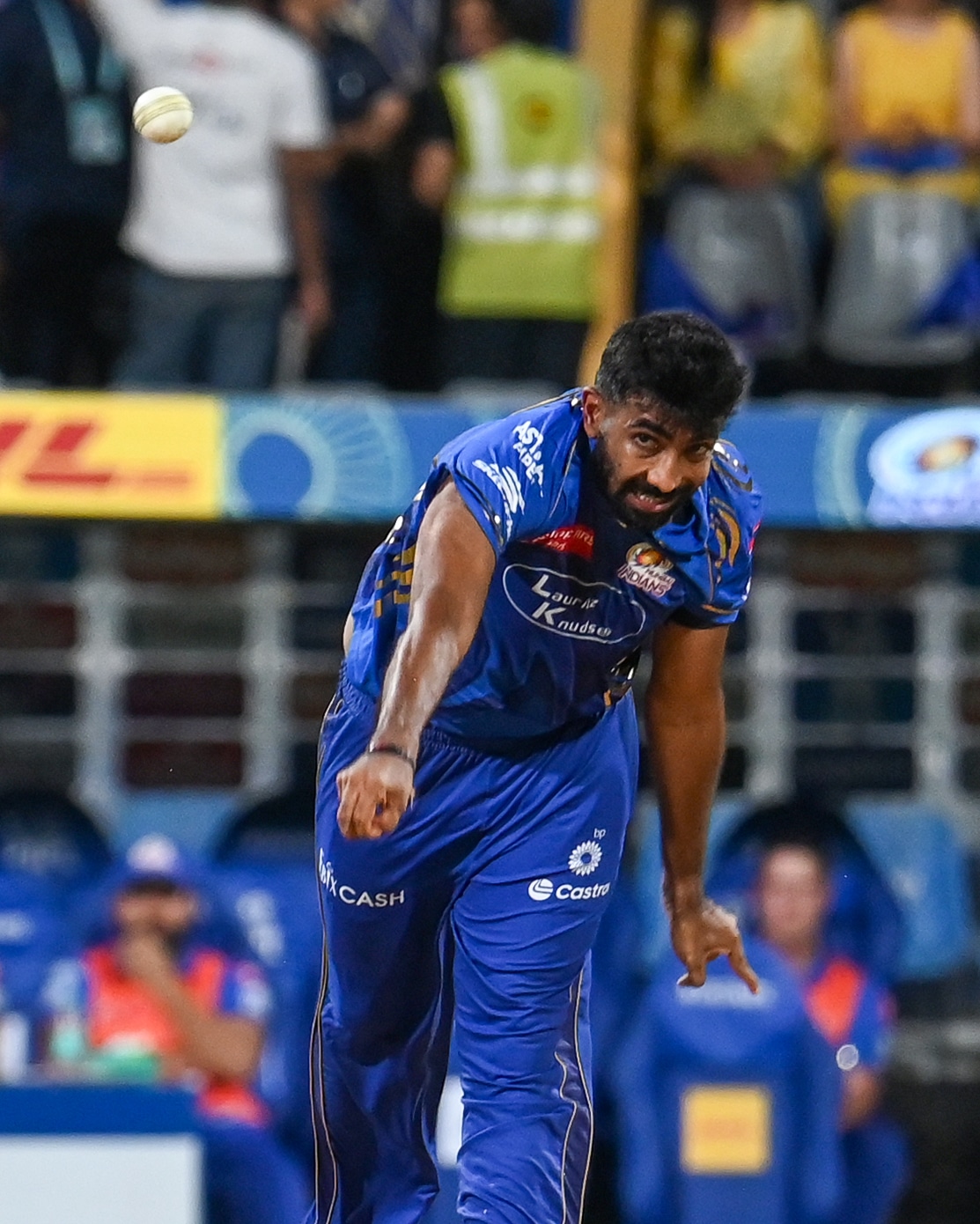 ఐపీఎల్ లో ముంబయి ఇండియన్స్ తరపున బుమ్రా 139 మ్యాచ్ ల్లో 174 వికెట్లు పడగొట్టాడు. అతని సగటు 22.38 కాగా.. ఎకానమీ 7.31గా ఉంది. మలింగ 122 మ్యాచ్ ల్లో 170 వికెట్లు తీశాడు. ఇప్పుడు మలింగ రికార్డును బుమ్రా బ్రేక్ చేశాడు. 