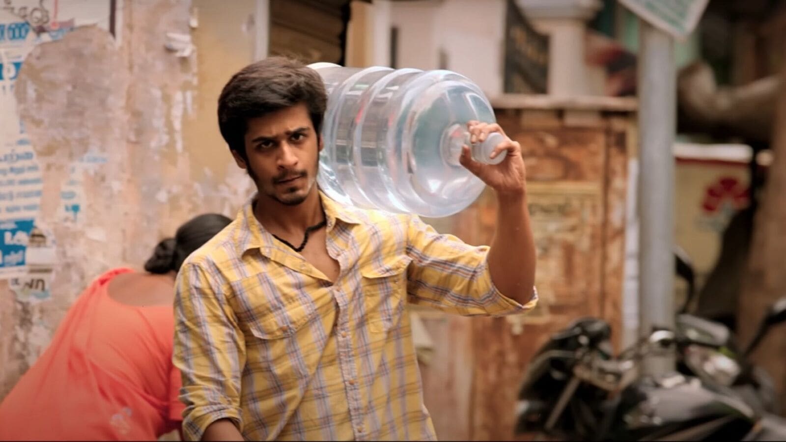 ఓటీటీలోకి నయా యాక్షన్ డ్రామా మూవీ.. వాటర్ క్యాన్లలో లిక్కర్, గొడవలు.. స్ట్రీమింగ్ ఎప్పుడంటే..